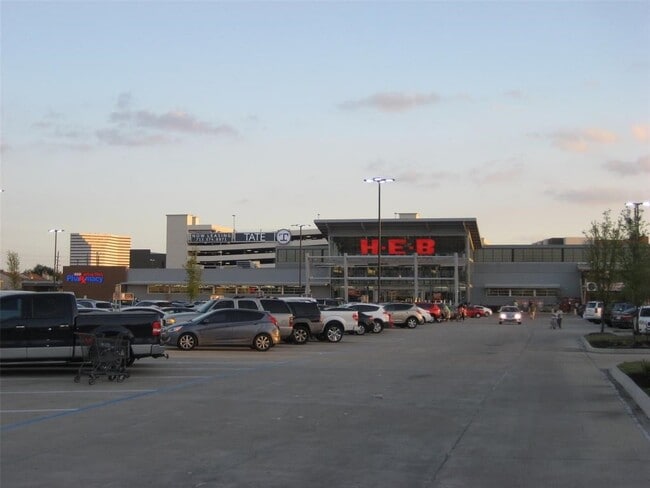 Building Photo - 2025 Augusta Dr