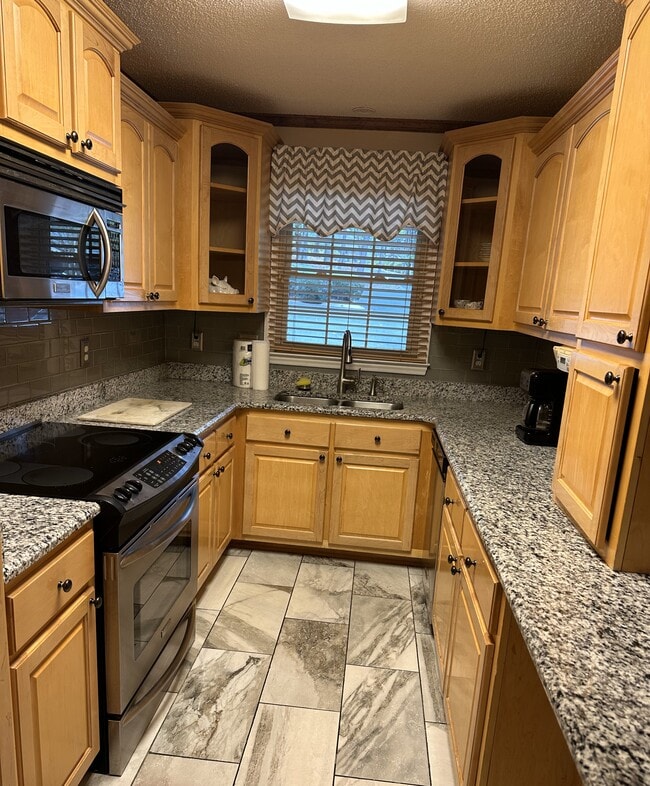 Building Photo - 131 Phil Ct