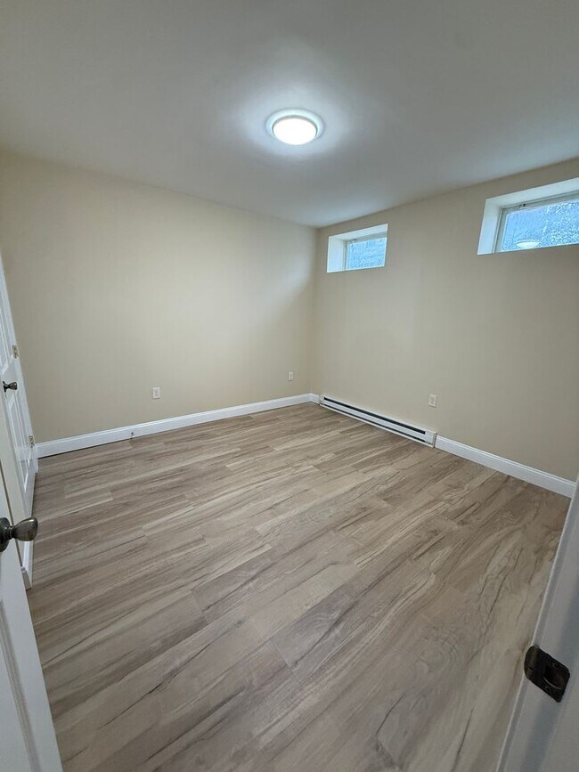 Building Photo - WOW!  5 BED/3 BATH DOWN THE STREET FROM B.U.!!!  Laundry in-unit!