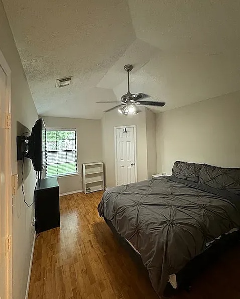 BEDROOM - 1219 Lynn Ln