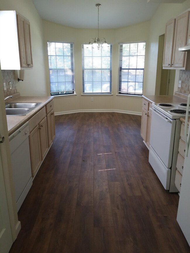 Building Photo - 1608 Akridge Dr