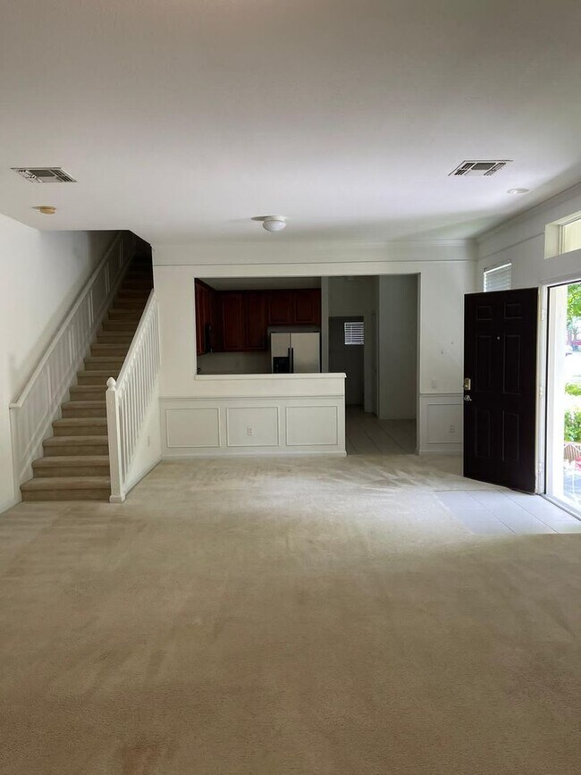 Building Photo - Fabulous 3/2.5 Townhouse located in The Vistas at Stonebridge Commons