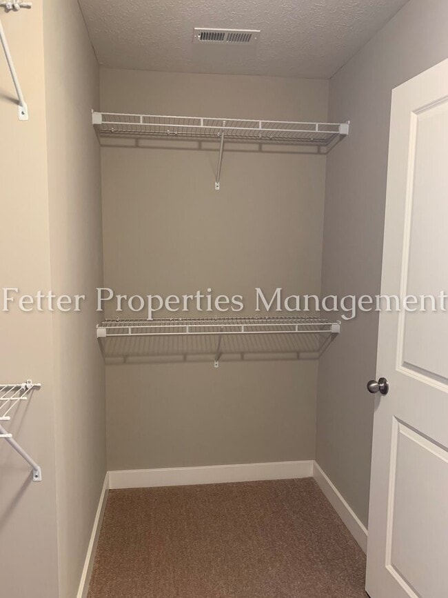 Building Photo - Gorgeous 3 Bedroom Home!