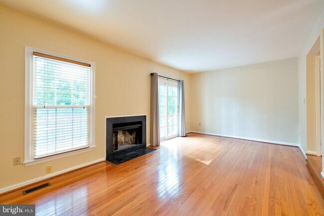 Building Photo - 11633 Pleasant Meadow Dr