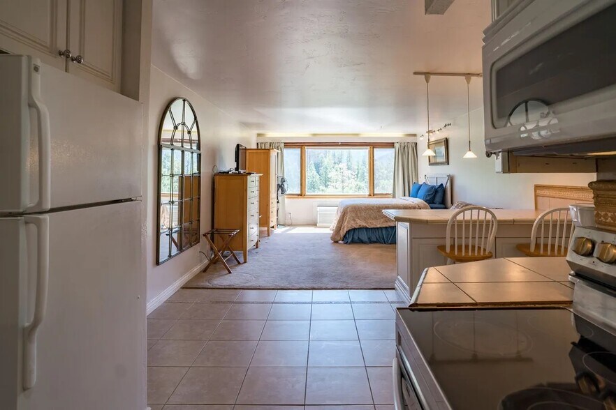 Building Photo - 314 N Tamarron Dr