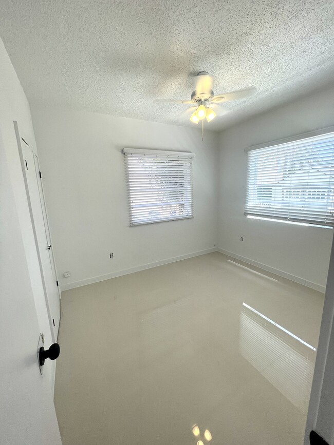 Building Photo - 1931 SW 17th Ct