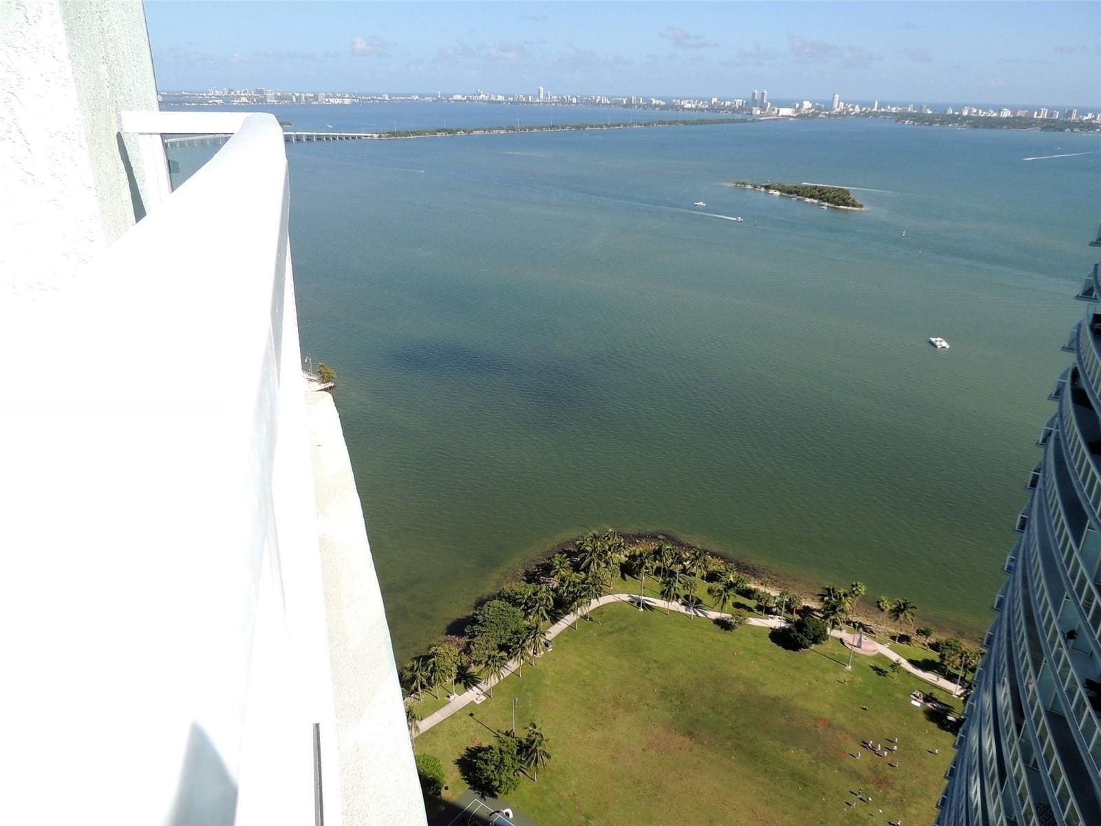 Building Photo - 1900 N Bayshore Dr