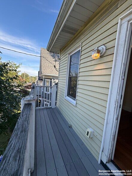 Building Photo - 74 Brooks St