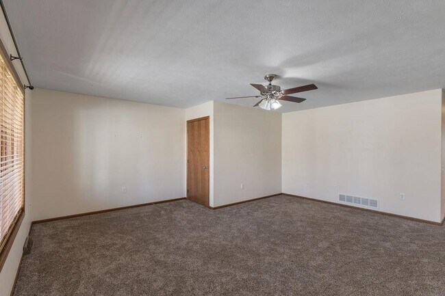 Building Photo - 112 N 5th St