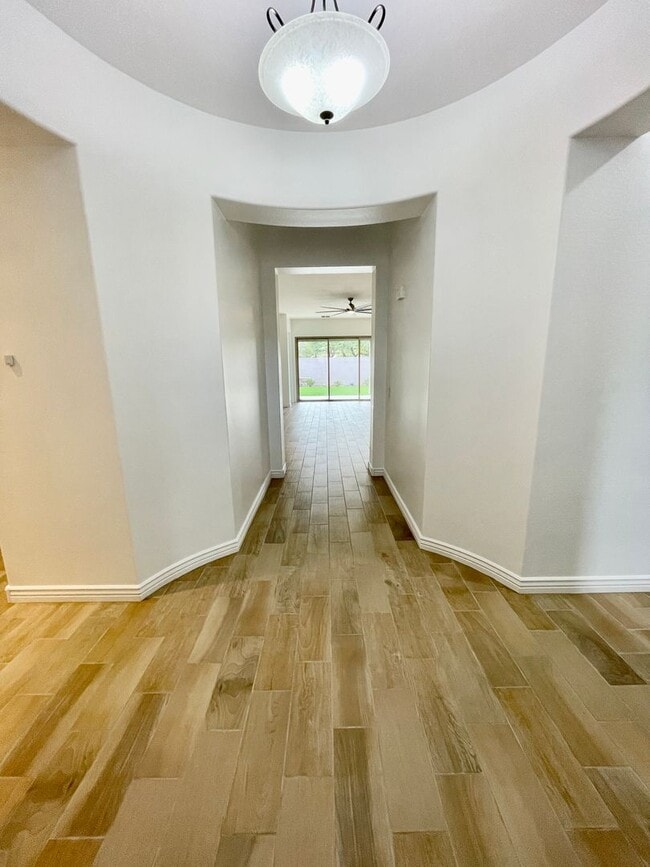 Building Photo - Gorgeous 3 Bed/2.5 Bath + Den Home In Chandler! Gated Community & Upgrades Throughout Home!