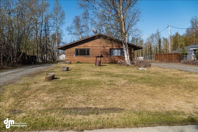 Building Photo - 876 N Wesglenn Cir