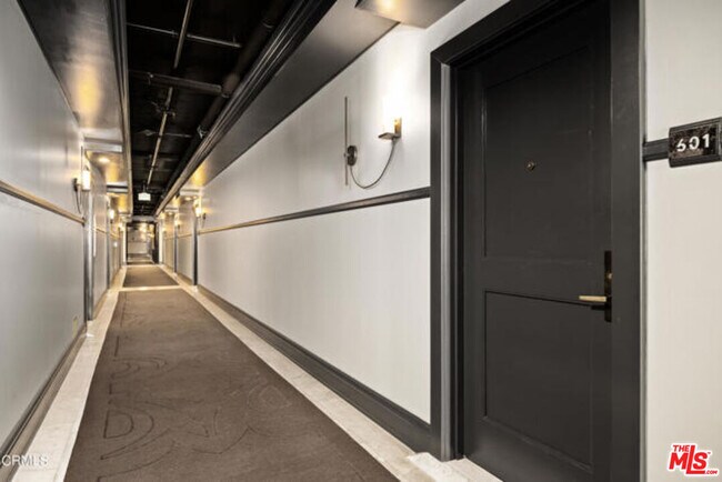 Building Photo - 460 S Spring St