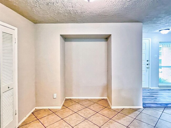 Building Photo - 3518 Almondwood Dr