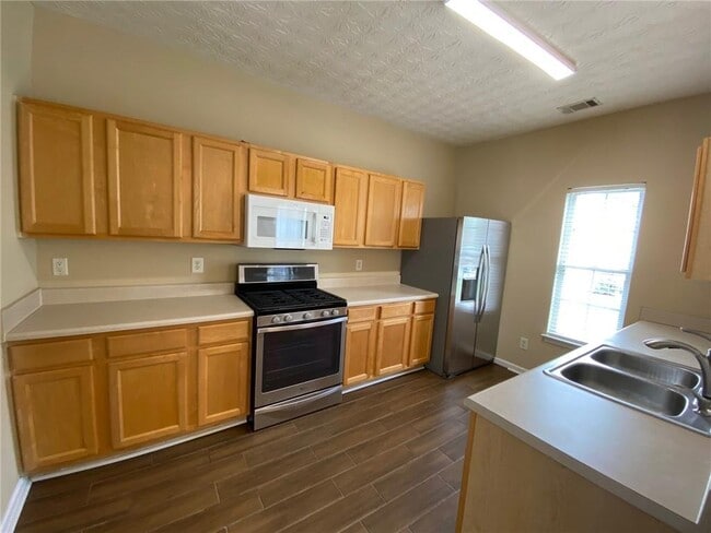 Building Photo - 646 Kenridge Dr