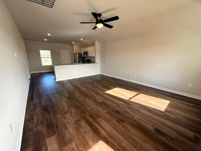 Building Photo - 334 Amber Ave