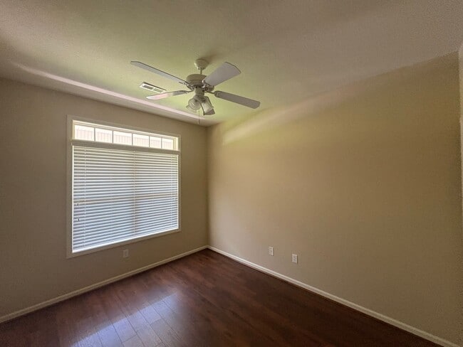 Building Photo - 3BR/2BA Condo with Sunroom & 2-Car Garage