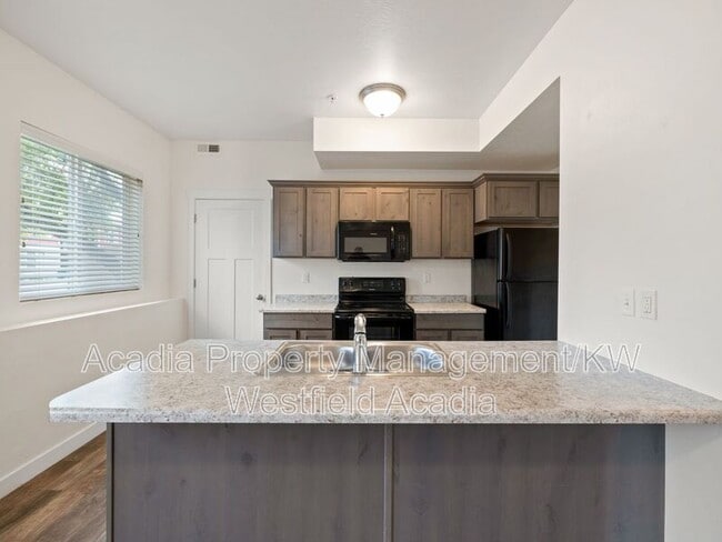 Building Photo - 656 W Meadow Dr