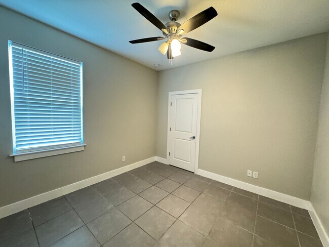 Building Photo - BEAUTIFUL Home 4 Bedroom, 2 Bathroom in Po...