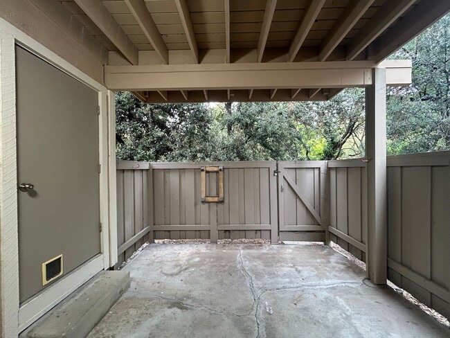 Building Photo - Move-In Ready 1BR in Sought-After Kirkwood...