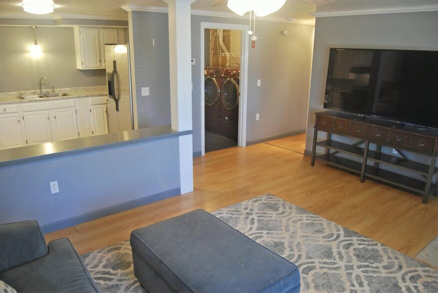 Building Photo - 209 Carsley Rd