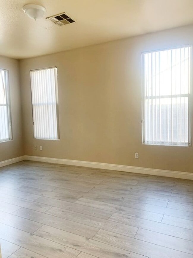 Building Photo - Single story 3 bed 2 baths property inside the gated Cactus Springs community! Home has all LVP a...