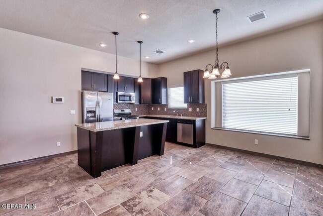 Building Photo - 3852 Loma Cortez Dr