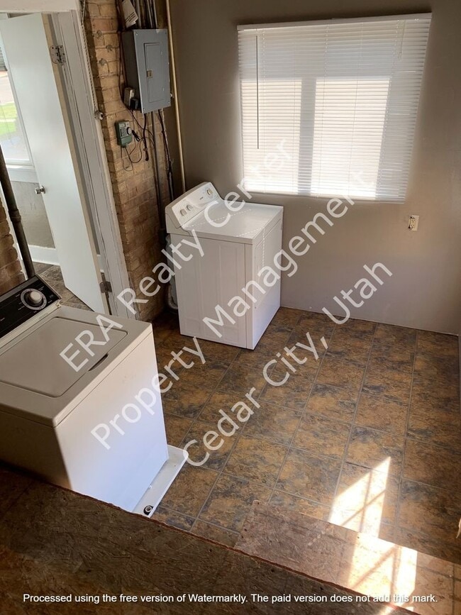 Building Photo - 431 N 300 W