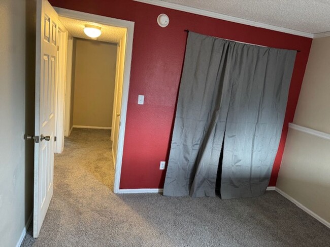 Building Photo - Cozy Pikes Peak Panorama 3BD/1.5BA Split-L...
