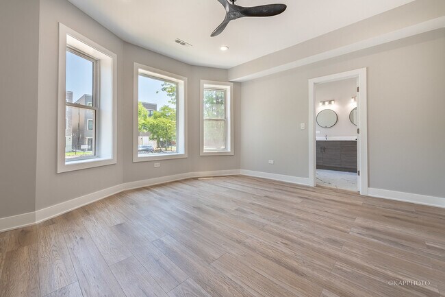 Building Photo - 4152 S Prairie Ave