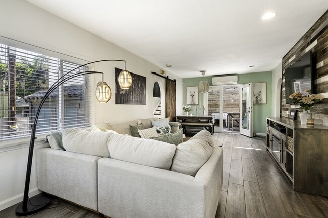 Building Photo - 3740 E Mayfield St