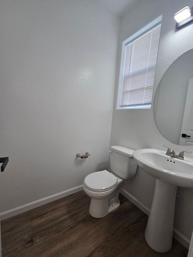 Building Photo - 3 BR 2.5 BA Available Now