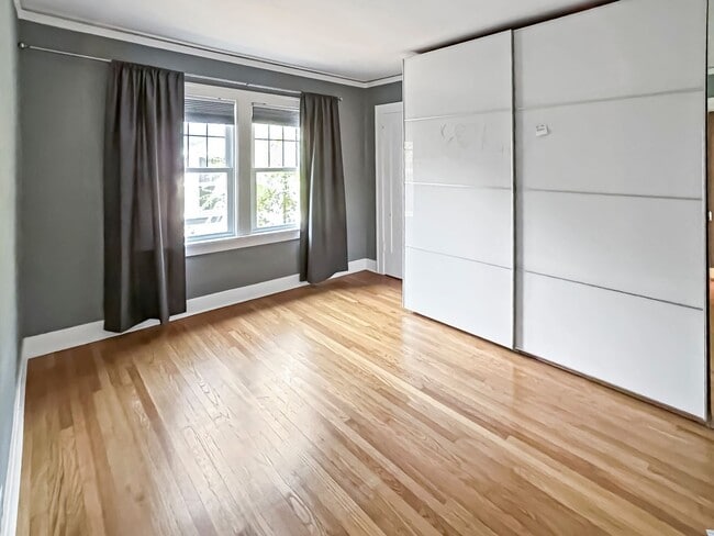 Building Photo - Charming Ravenna Home with Bonus Office, Basement & Fenced Yard