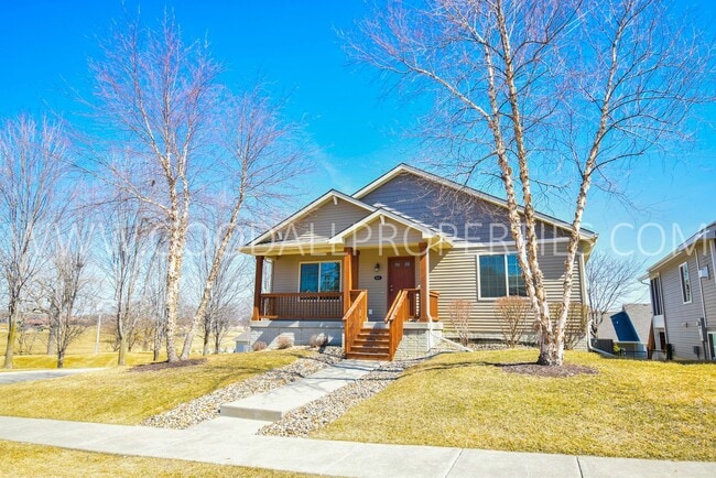 Building Photo - 4 Bedroom Detached Townhome in Waukee with Finished Basement