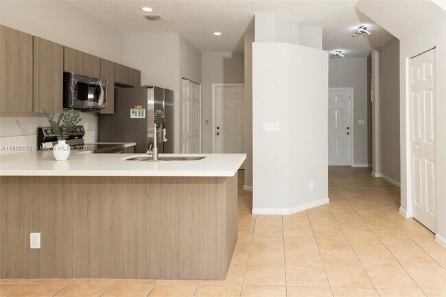 Building Photo - 5662 Enclave Pl