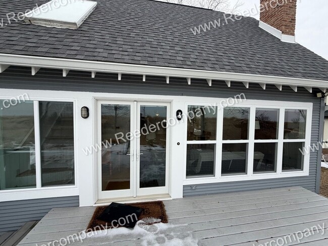 Building Photo - Beautifully updated 3 bed 2 bath house in Miller Beach.