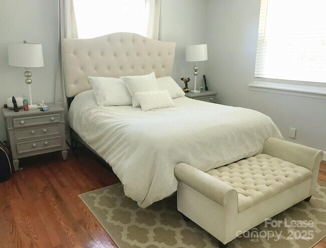 Building Photo - 7471 Lakehaven Dr