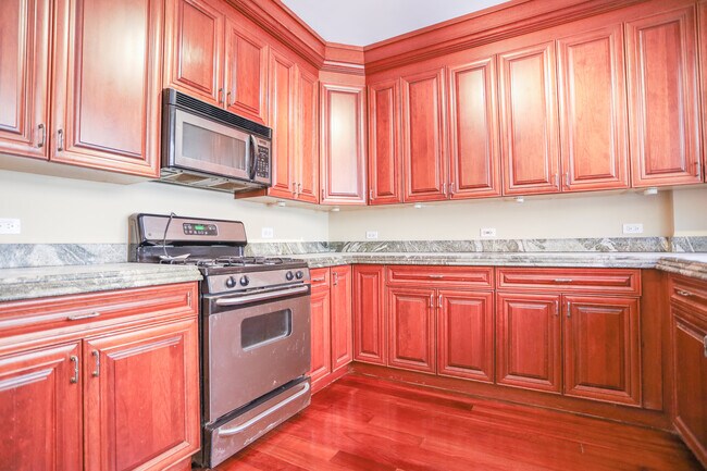 Building Photo - 4321 W Peterson Ave