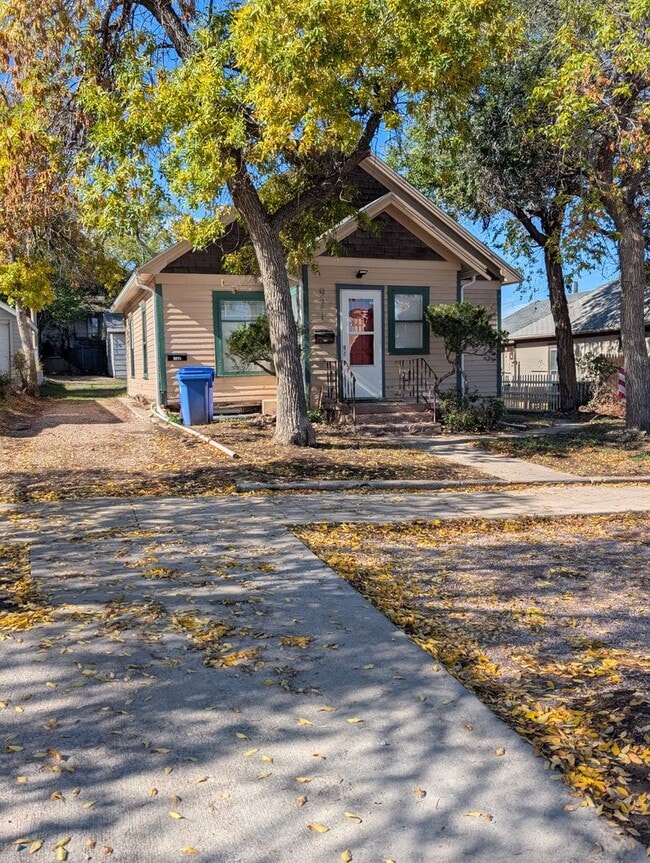 Primary Photo - 921 5th St