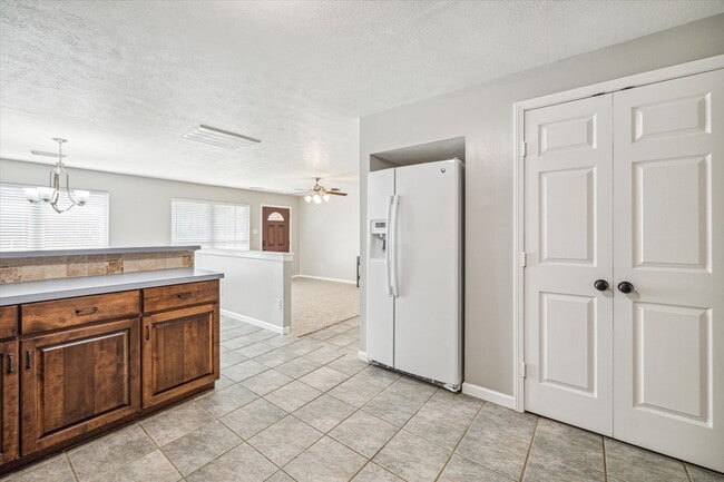 Building Photo - 3613 Lazy Spring Dr