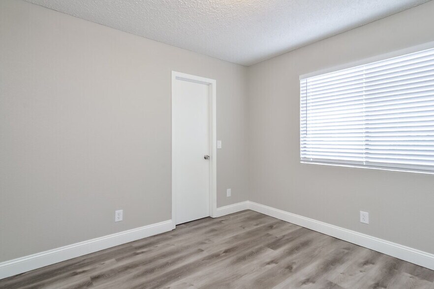 Building Photo - 705 Skipjack Dr