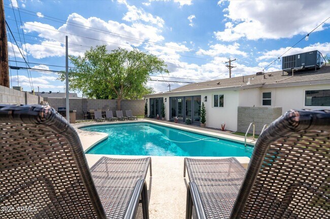 Building Photo - 423 N 73rd Pl