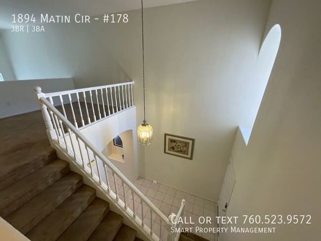 Building Photo - Upgraded Town Home 3BR/2.5BA  Great Locati...