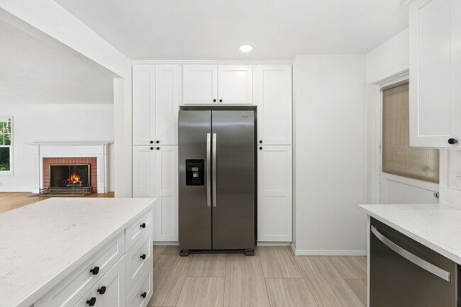 Building Photo - In the heart of the Coronado Village!