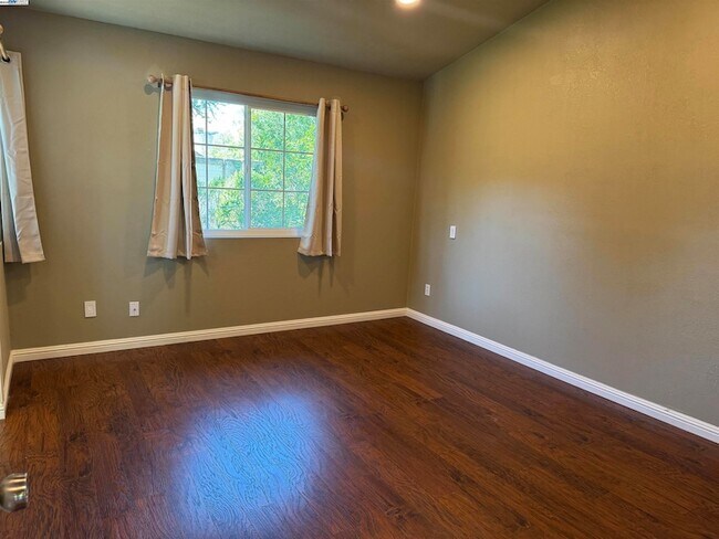 Building Photo - 7765 Canyon Meadows Cir