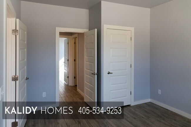 Building Photo - 306 Kirks Holw