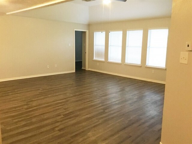 Building Photo - 3506 Pine Tree Dr