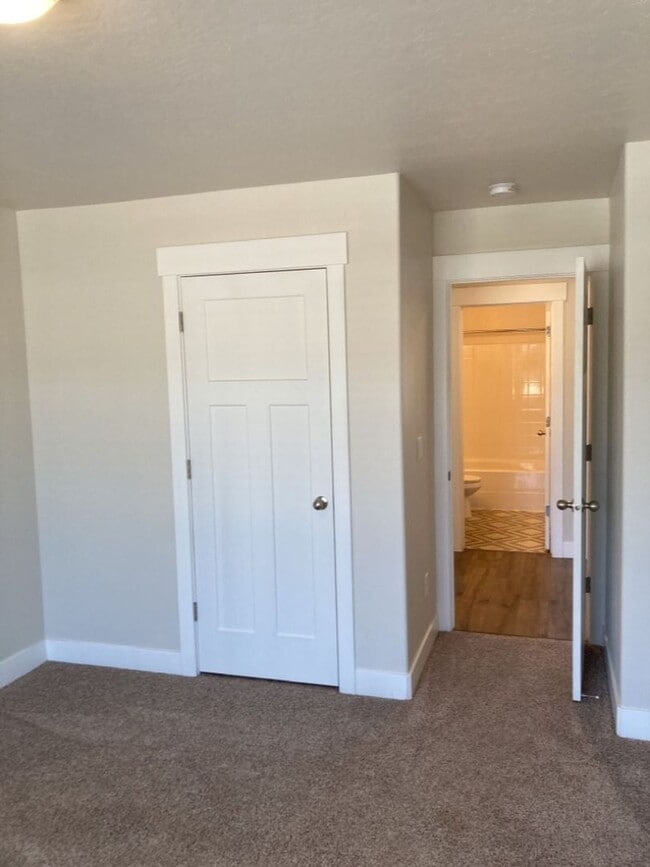 Building Photo - Newer 3 bedroom, 2 bath, one level home in...