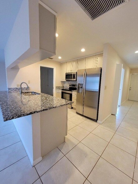 Building Photo - 1087 Goldenrod Rd
