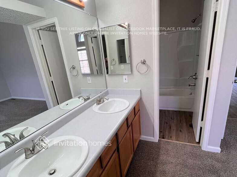 Building Photo - 9731 Burntwood Ct