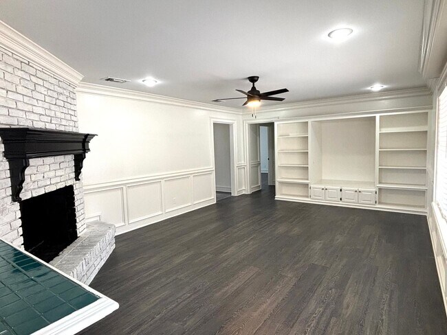Building Photo - 4 Bedroom Home for Rent!